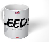 Mok - Dikgedrukte tekening van de stadsnaam Leeds - 350 ML - Beker