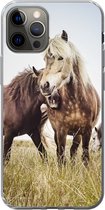 Geschikt voor iPhone 13 Pro hoesje - Paarden - Gras - Lente - Siliconen Telefoonhoesje