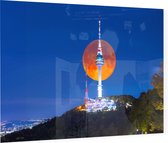 De N Tower op de Namsan berg bij volle maan in Seoul - Foto op Plexiglas - 90 x 60 cm
