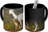 Magische Mok - Foto op Warmte Mokken - Koffiemok - Alpaca's - Berg - Natuur - Magic Mok - Beker - 350 ML - Theemok
