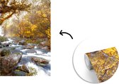 Behang - Fotobehang De steile waterval stroomt in het bos van het Klong Lan National Park langs rotsblokken - Breedte 190 cm x hoogte 280 cm