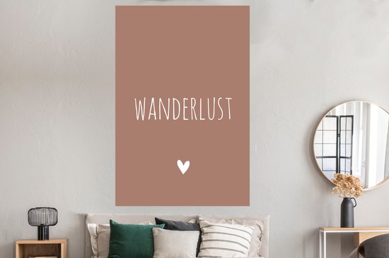 Affiche citation anglaise Wanderlust avec un coeur sur fond marron - 120x180 cm XXL