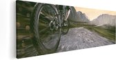 Artaza Canvas Schilderij Moutainbike Fietser in de Bergen - 120x40 - Groot - Foto Op Canvas - Canvas Print