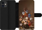 Bookcase Geschikt voor iPhone 11 telefoonhoesje - Stilleven met bloemen - Kunst - Oude meesters - Met vakjes - Wallet case met magneetsluiting