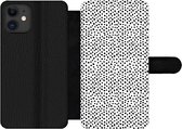 Bookcase Geschikt voor iPhone 11 telefoonhoesje - Stippen - Zwart - Wit - Met vakjes - Wallet case met magneetsluiting
