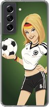 Coque Samsung Galaxy S21 FE - une fille avec des vêtements allemands et un ballon de foot - Siliconen