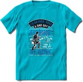 A bad Day Fishing - Vissen T-Shirt | Blauw | Grappig Verjaardag Vis Hobby Cadeau Shirt | Dames - Heren - Unisex | Tshirt Hengelsport Kleding Kado - Blauw - XXL