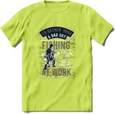 A bad Day Fishing - Vissen T-Shirt | Grijs | Grappig Verjaardag Vis Hobby Cadeau Shirt | Dames - Heren - Unisex | Tshirt Hengelsport Kleding Kado - Groen - L