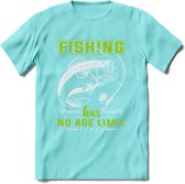 Fishing Has No Age Limit - Vissen T-Shirt | Groen | Grappig Verjaardag Vis Hobby Cadeau Shirt | Dames - Heren - Unisex | Tshirt Hengelsport Kleding Kado - Licht Blauw - XL