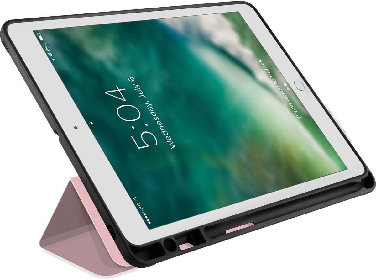 Apple iPad 8 10.2 (2020) Hoes - XQISIT - Piave Pencilholder Serie - Kunstlederen Bookcase - Roze - Hoes Geschikt Voor Apple iPad 8 10.2 (2020)