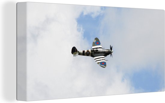 Tableau sur toile Avion Spitfire dans un ciel nuageux - 80x40 cm - Décoration murale