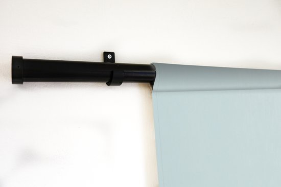 Tapisserie Abstrait Body - Jeune femme accroupie dans la nature Tapisserie en coton 150x150 cm - Tapisserie avec photo