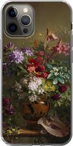 Geschikt voor iPhone 13 Pro hoesje - Stilleven met bloemen in een Griekse vaas - Oude meesters - Kunst - Siliconen Telefoonhoesje