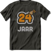 24 Jaar Feest T-Shirt | Goud - Zilver | Grappig Verjaardag Cadeau Shirt | Dames - Heren - Unisex | Tshirt Kleding Kado | - Donker Grijs - XL