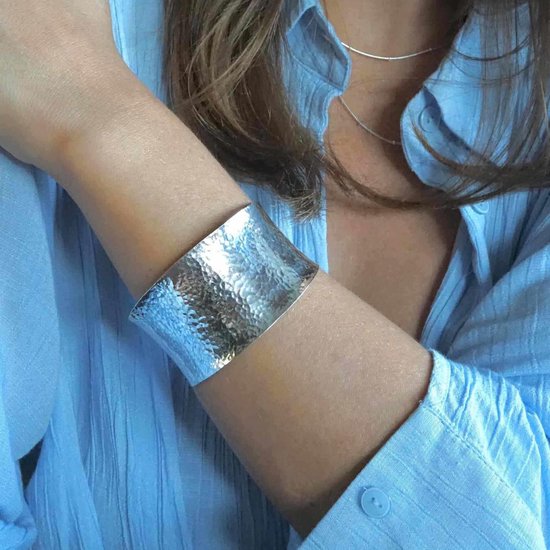 exotisch Winst Kijkgat Zilveren hammered brede armband | bol.com