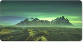 Muismat XXL - Bureau onderlegger - Bureau mat - Noorderlicht - Berg - Groen - IJsland - 120x60 cm - XXL muismat