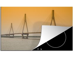 KitchenYeah® Inductie beschermer 80.2x52.2 cm - Een oranje gekleurde lucht boven de Yueyang brug in de Chinese stad Yueyang - Kookplaataccessoires - Afdekplaat voor kookplaat - Inductiebeschermer - Inductiemat - Inductieplaat mat