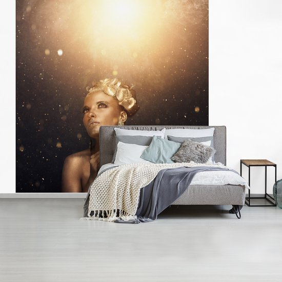 Papier peint Papier peint photo en vinyle - Femme à la peinture corporelle dorée largeur 350 cm x hauteur 350 cm - Tirage photo sur papier peint (disponible en 7 tailles)