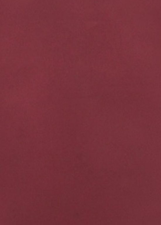 Échantillon de tissu bordeaux uni.