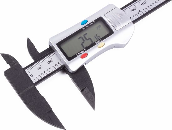 Gedetailleerd beeld van een digitale schuifmaat met zwarte kaken en zilveren display, toont 25.15 mm.