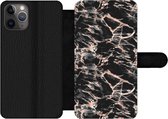 Bookcase Geschikt voor iPhone 11 Pro Max telefoonhoesje - Roségold - Marmer print - Patronen - Zwart - Met vakjes - Wallet case met magneetsluiting