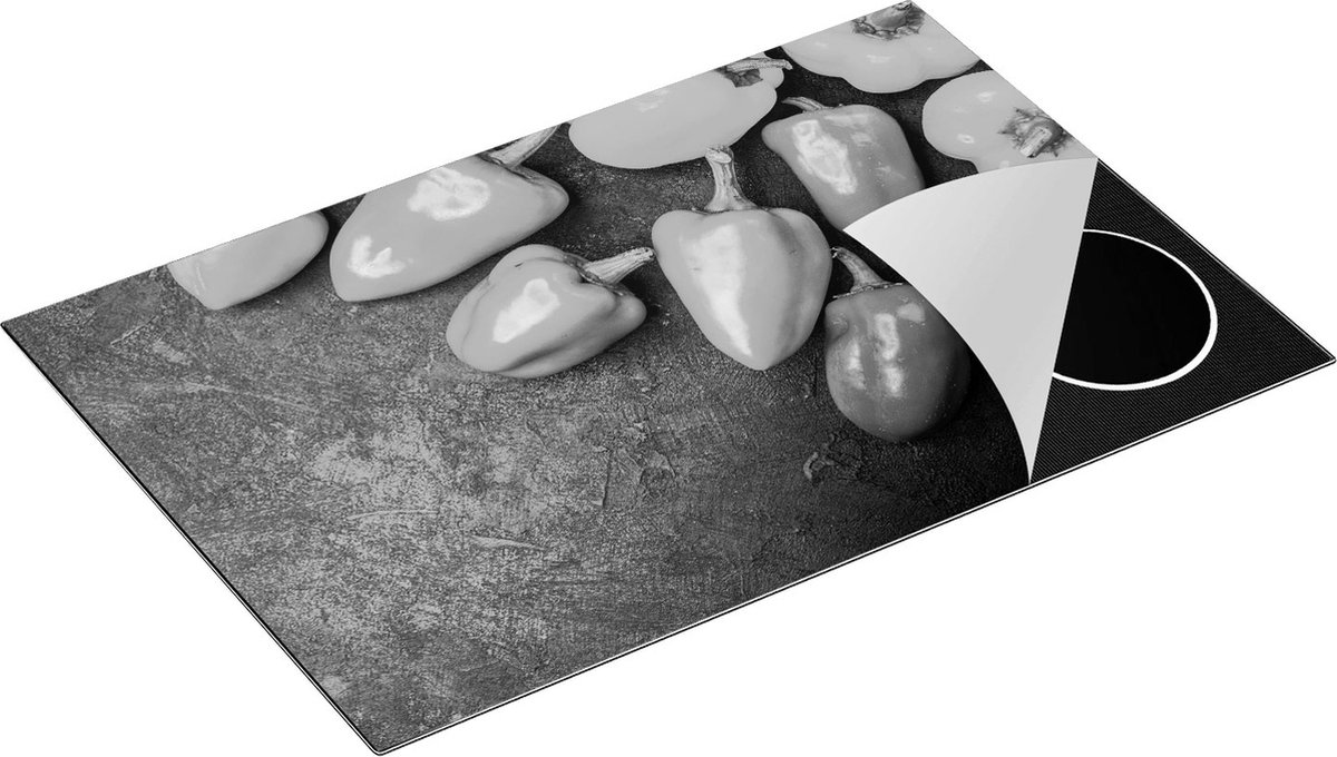 Chefcare Inductie Beschermer Paprika's op Zwarte Marmer - Zwart Wit - 78x52 cm - Afdekplaat Inductie - Kookplaat Beschermer - Inductie Mat