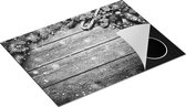 Chefcare Inductie Beschermer Kerst Sfeer Achtergrond met Dennenbomen - Zwart Wit - 70x55 cm - Afdekplaat Inductie - Kookplaat Beschermer - Inductie Mat