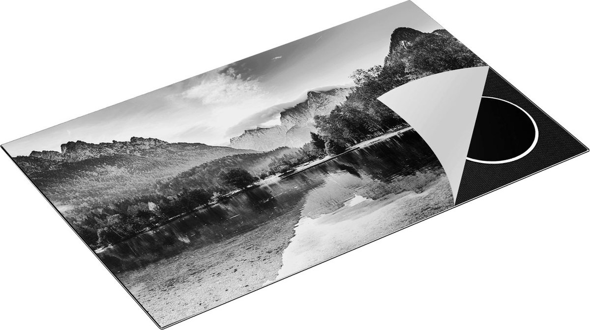 Chefcare Inductie Beschermer Meer in de Bergen met een Geit Standbeeld - Zwart Wit - 85x55 cm - Afdekplaat Inductie - Kookplaat Beschermer - Inductie Mat