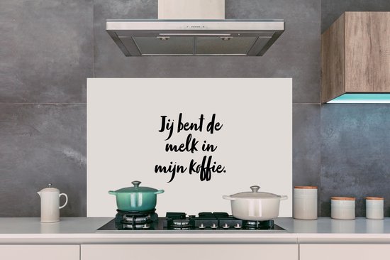 Spatscherm keuken 120x80 cm - Kookplaat achterwand Taupe - Jij bent de melk in mijn koffie - Quote - Muurbeschermer - Spatwand fornuis - Hoogwaardig aluminium