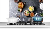 Spatscherm keuken 90x60 cm - Kookplaat achterwand Honing - Specerijen - Keuken - Marmer print - Muurbeschermer - Spatwand fornuis - Hoogwaardig aluminium