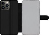 Bookcase Geschikt voor iPhone 13 Pro Max telefoonhoesje - Metaal print - Grijs - Met vakjes - Wallet case met magneetsluiting