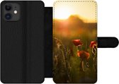 Bookcase Geschikt voor iPhone 12 Pro telefoonhoesje - Klaproos - Zonsondergang - Goud - Met vakjes - Wallet case met magneetsluiting