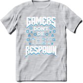 Gamers don't die T-shirt | Blauw | Gaming kleding | Grappig game verjaardag cadeau shirt Heren – Dames – Unisex | - Licht Grijs - Gemaleerd - S