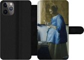 Bookcase Geschikt voor iPhone 11 Pro telefoonhoesje - Brieflezende vrouw in het blauw - Schilderij van Johannes Vermeer - Met vakjes - Wallet case met magneetsluiting