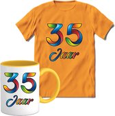 35 Jaar Vrolijke Verjaadag T-shirt met mok giftset Geel | Verjaardag cadeau pakket set | Grappig feest shirt Heren – Dames – Unisex kleding | Koffie en thee mok | Maat M