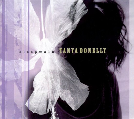 Cd-hoes van Sleepwalk door Tanya Donnelly met een witte bloem over een silhouet tegen een paarse, gestreepte achtergrond.