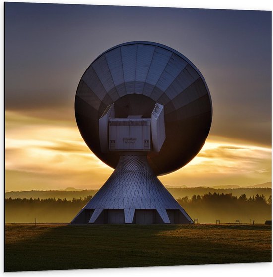 Dibond - Satelliet bij Zonsondergang - Foto op Aluminium (Wanddecoratie van metaal)