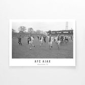 Walljar - Poster Ajax met lijst - Voetbalteam - Amsterdam - Eredivisie - Zwart wit - AFC Ajax '73 - 30 x 45 cm - Zwart wit poster met lijst