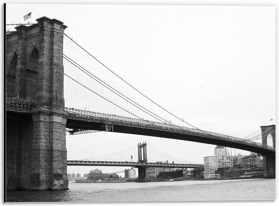 Dibond - Grote Brug over Water Zwart Wit  - 40x30cm Foto op Aluminium (Met Ophangsysteem)