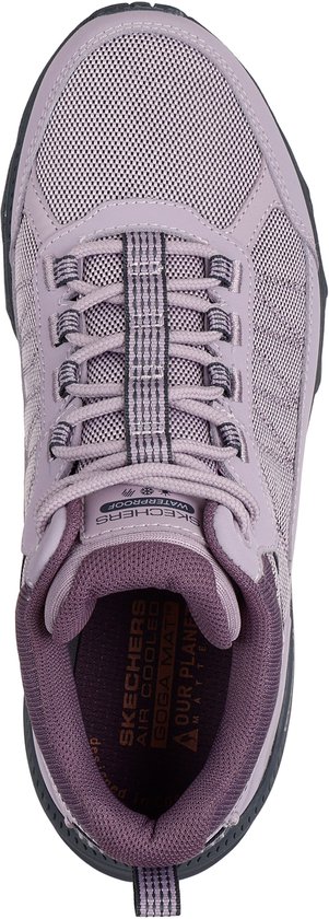 Bovenkant van een paarse Skechers Go Run Trail Altitude 2.0 wandelschoen met veters en 'waterproof' logo.