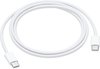 Opgerolde witte Apple USB-C laadkabel van 2 meter met twee USB-C aansluitingen.
