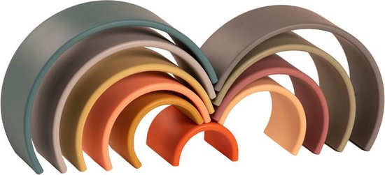 Stapelbare regenboog met 10 bogen in natuurlijke tinten, van links naar rechts: groen, grijs, beige, olijfgroen, geel, roze, oranje, lichtoranje, geel, oranje.