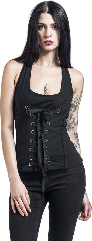 Zwarte haltertop met vetersluiting aan de voorkant, gedragen door een model met tatoeages.