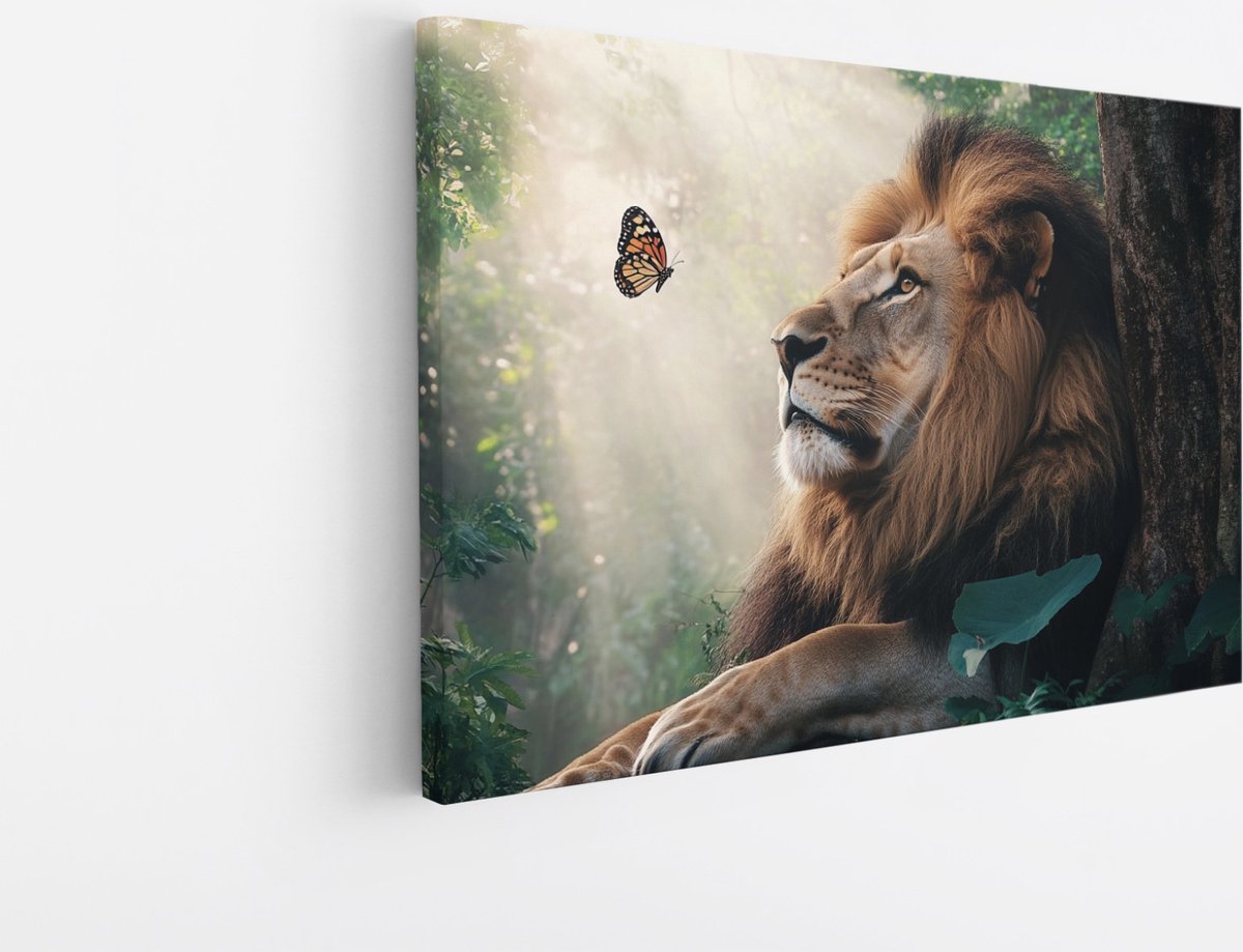 Saammp Canvas Schilderij - Leeuw met Vlinder - Landschap - Natuur - 150x100 - Foto op canvas - Wanddecoratie - Muurdecoratie Woonkamer - Slaapkamer decoratie - Canvas Print Multicolor