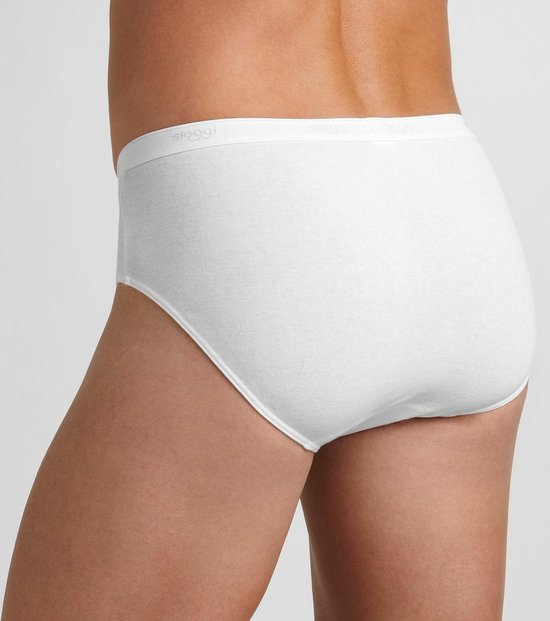 Achterkant van een witte Sloggi midi slip.