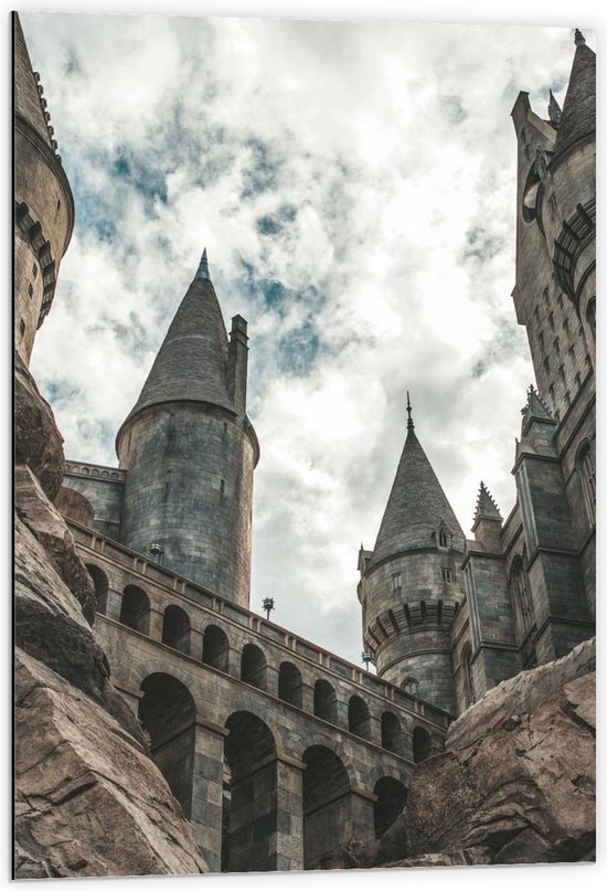 Dibond - Onderaanzicht van Hogwarts Castle - 60x90 cm Foto op Aluminium (Met Ophangsysteem)