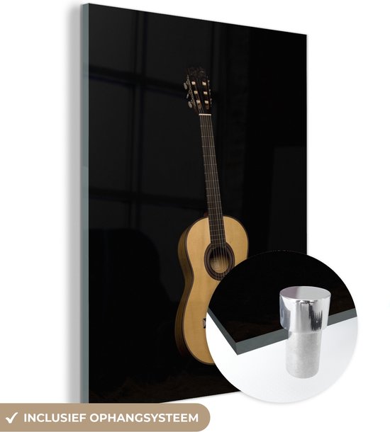 MuchoWow® Glasschilderij 90x120 cm - Schilderij acrylglas - Vooraanzicht van een akoestische gitaar op een zwarte achtergrond - Foto op glas - Schilderijen
