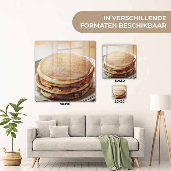 ® Glasschilderij 20x20 cm - Schilderij acrylglas - Opgestapelde pannenkoeken op een bord - Foto op glas - Muurdecoratie woonkamer - Wanddecoratie slaapkamer - Schilderijen