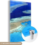 MuchoWow® Glasschilderij 40x60 cm - Schilderij acrylglas - Grote riffen in de wateren aan de kust van de Whitsundayeilanden - Foto op glas - Schilderijen
