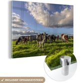 MuchoWow® Glasschilderij 90x60 cm - Schilderij acrylglas - Koeien - Licht - Gras - Foto op glas - Schilderijen